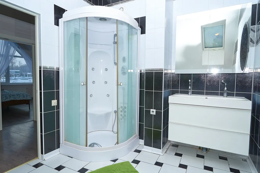 Уютный коттедж с 4-ми спальнями, баней и бильярдом у озера