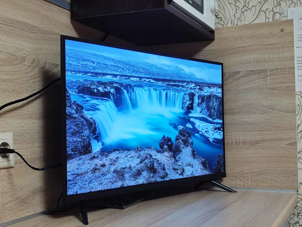 Студия с огромной кроватью в центре