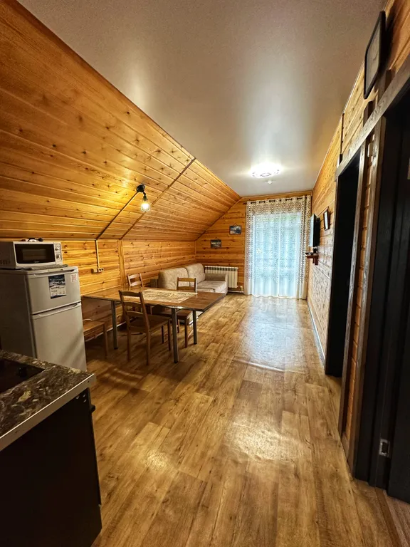 Коттедж Гостевой двор "Дом в кедрах" — Шерегеш