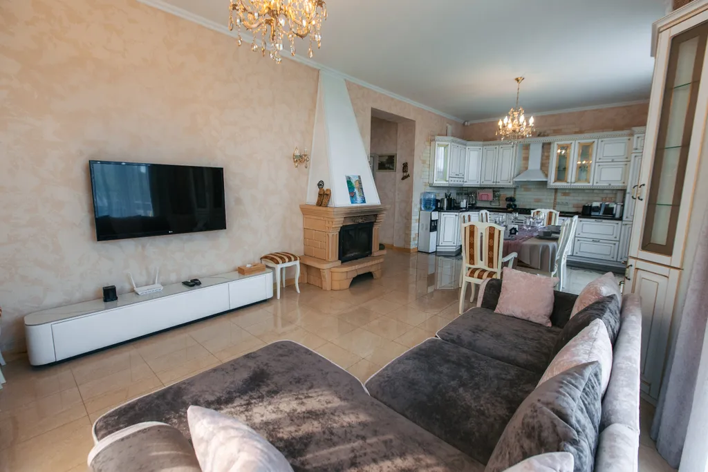 Современный дом в тихом месте