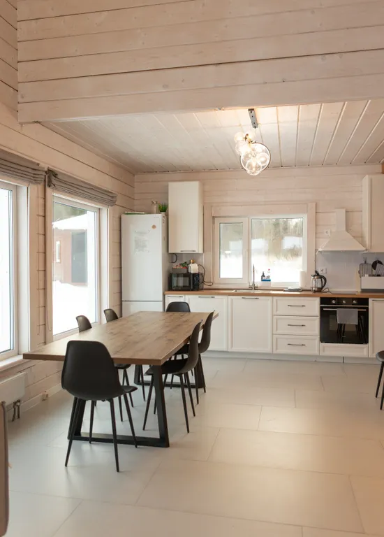 Большой дом с видом на озеро, 3 спальнями, сауной и настольным футболом