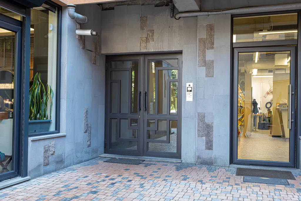 Маленькая квартира в новостройке в центре города