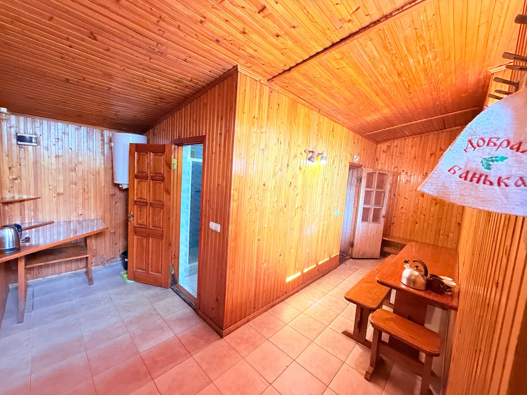 Солнце Ялты у моря с теплым бассейном