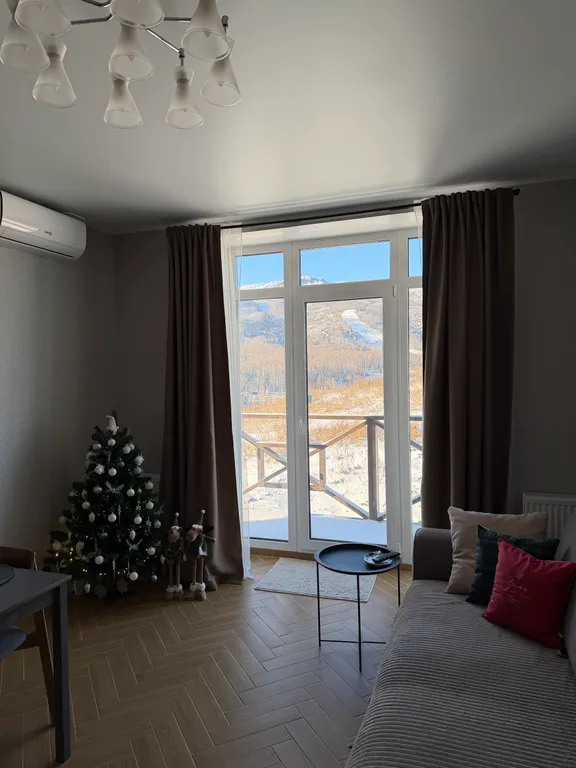 Новый таунхаус с шикарным видом на горнолыжный склон и лес