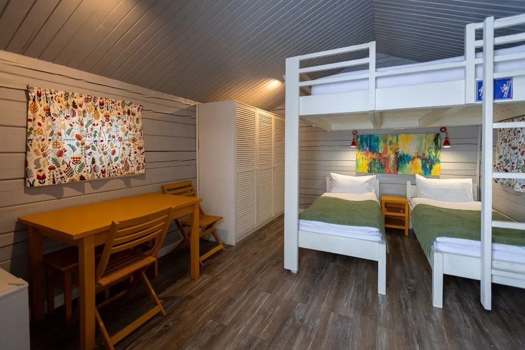 Домик с видом на озеро