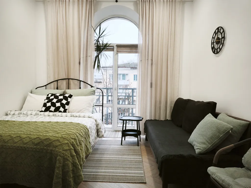 Квартира Центр. Сталинка с балконом с красивым видом на бульвар возле университа — аренда посуточно в Могилёв