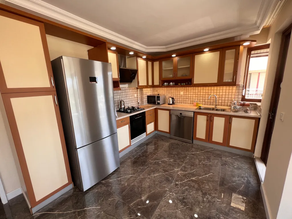 Spacious luxury waterfront flat