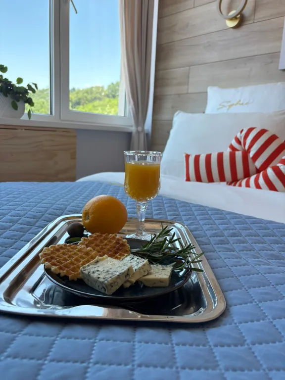 Квартира Двухкомнатная квартира с дизайнерским ремонтом — Адлер