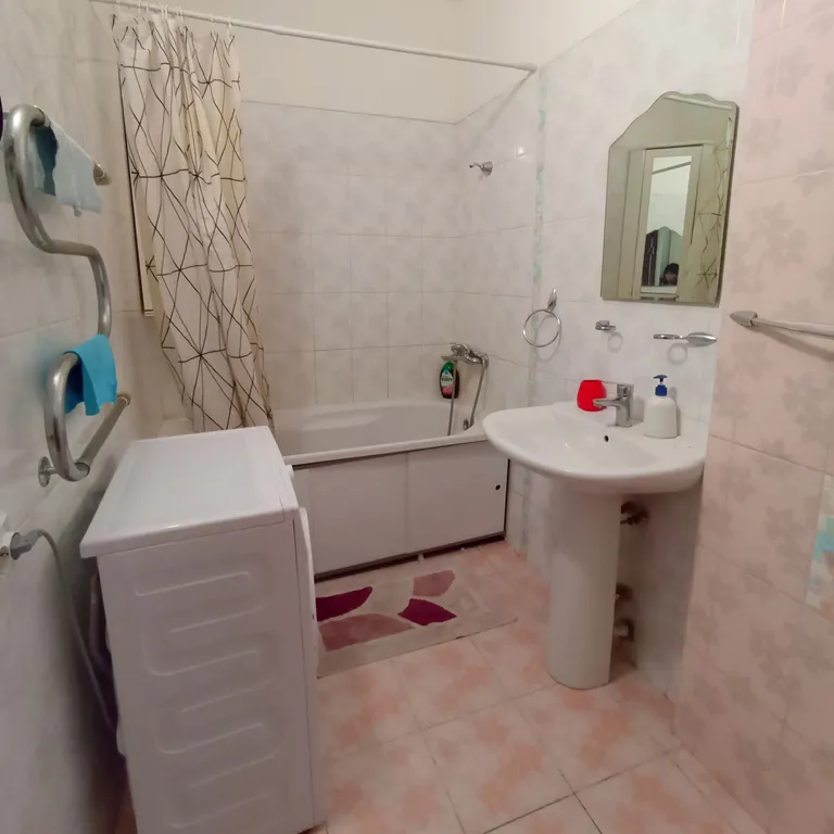 Просторная квартира для коллективов и большой семьи в центре