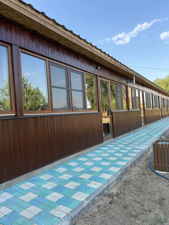 Домик на берегу реки