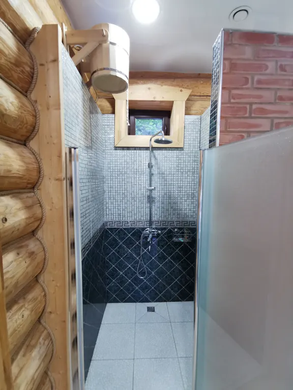 Уютный коттедж из бруса с бассейном