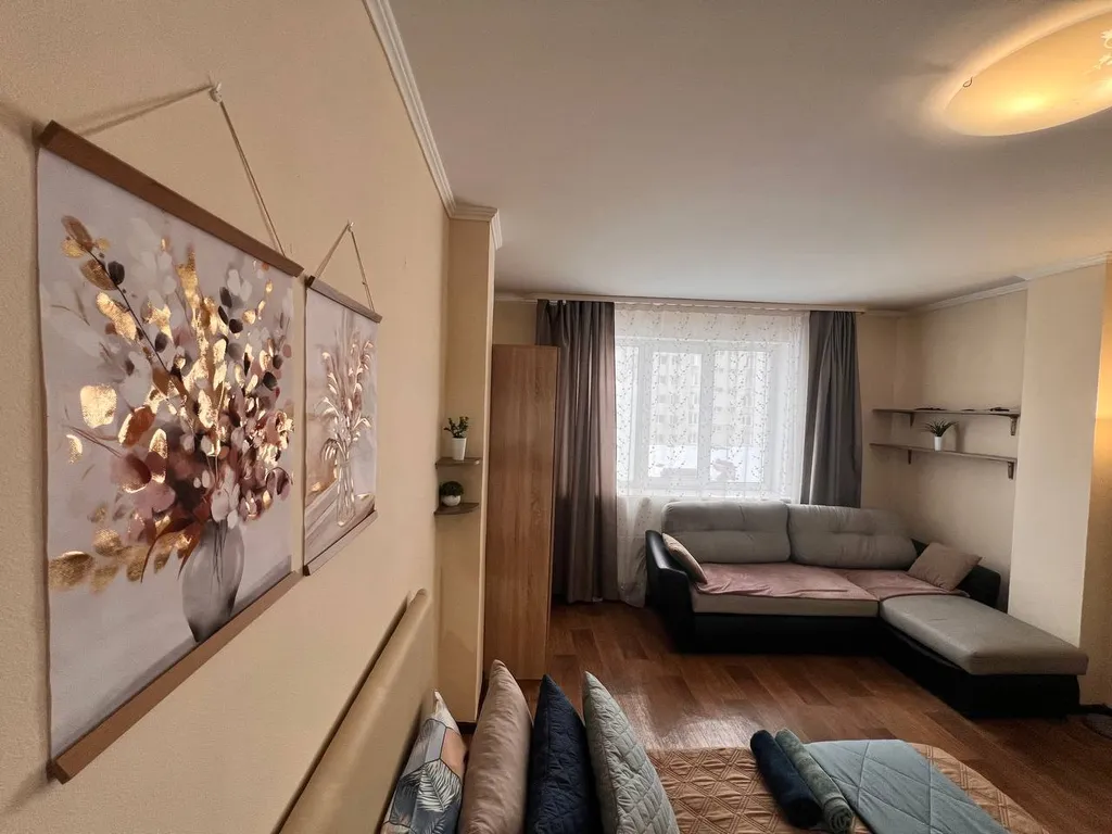 Квартира Уютная светлая студия, центр, ТЦ Вояж, парковка, кафе, аквапарк источник — Тюмень