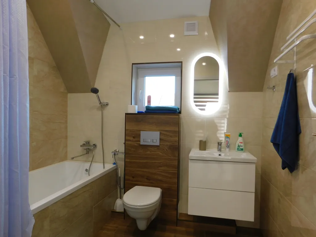 Двух этажный дом, в тихом районе