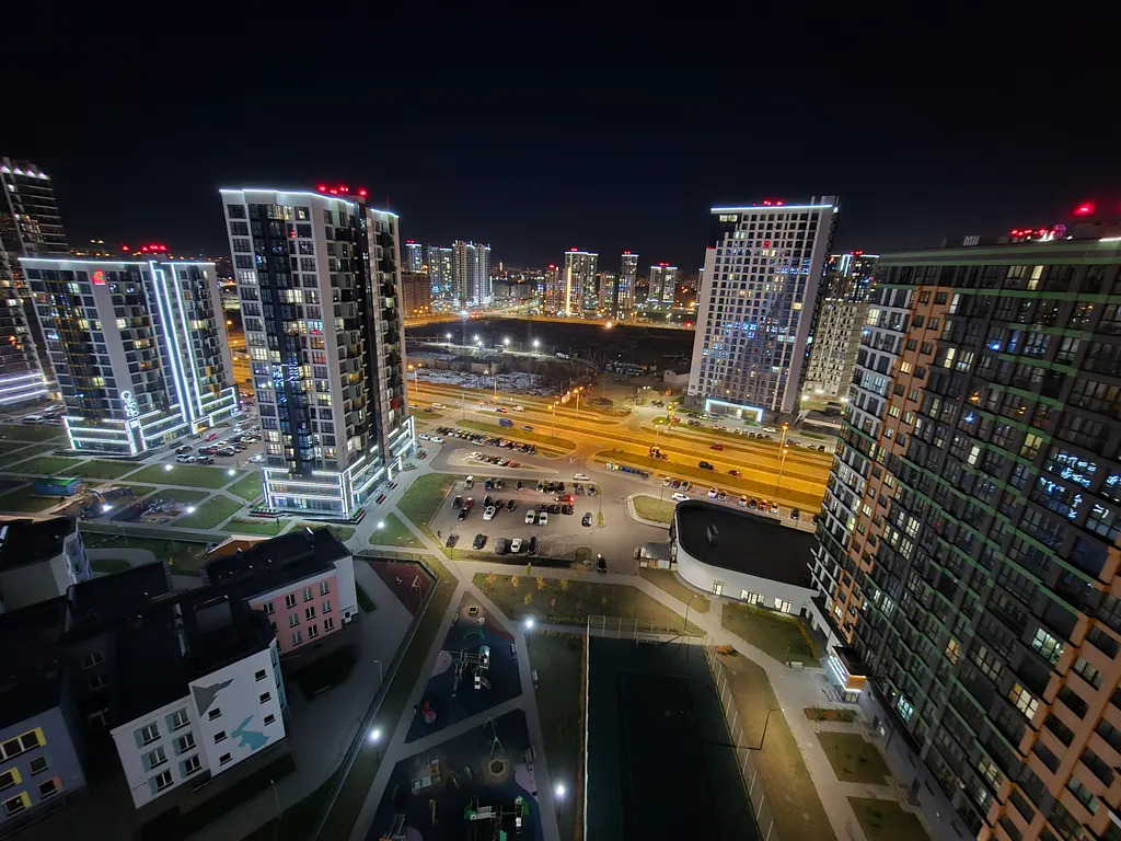 Просторные апартаменты рядом с метро, шиканый вид 2+2