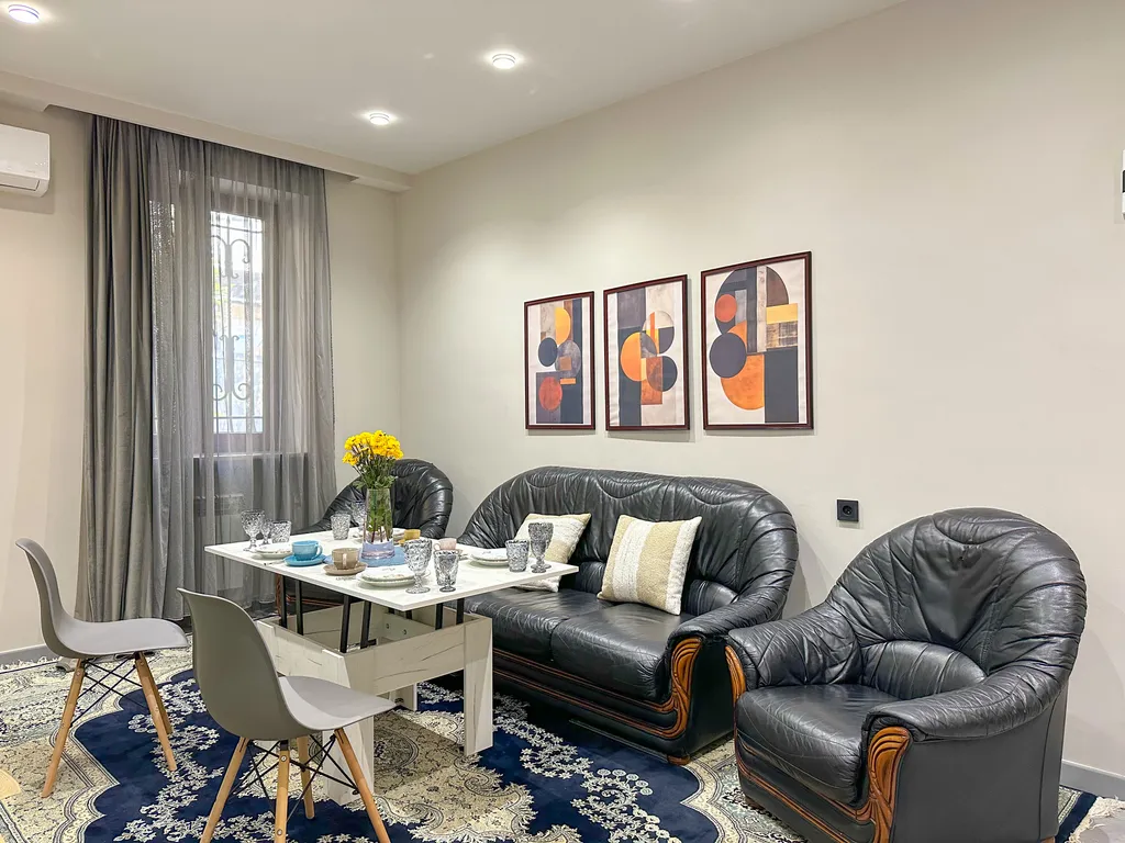 Three-room quiet corner