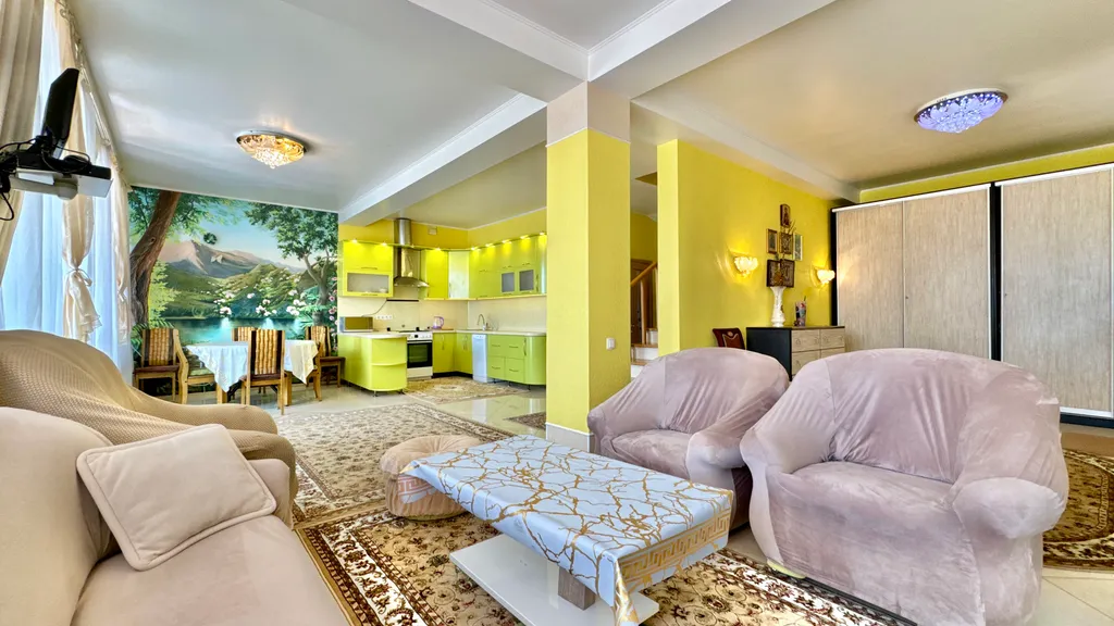 Дом с бассейном в Аутке