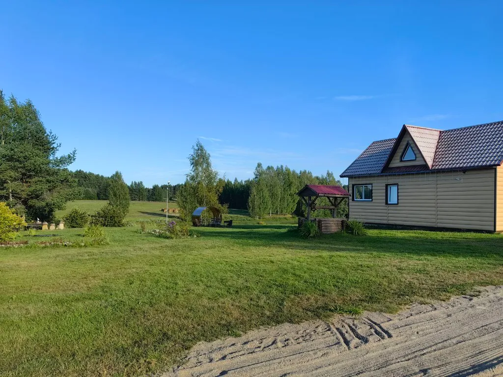 Дом из сруба у воды