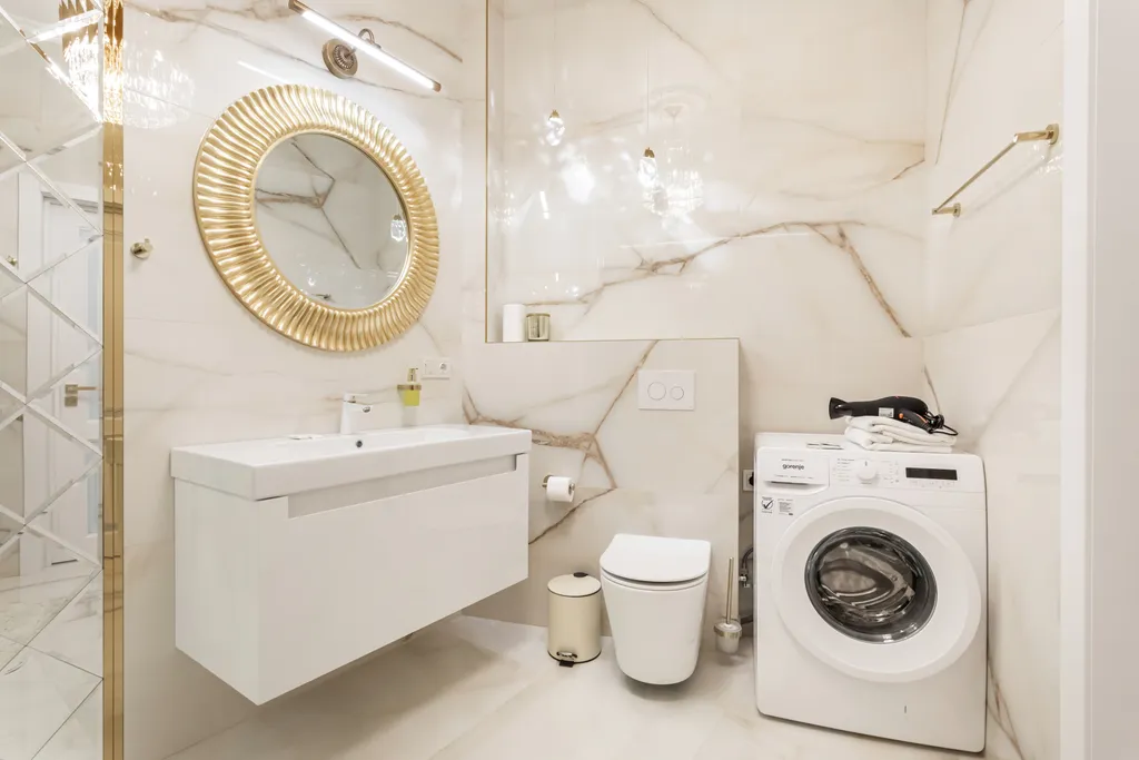 Золотая бухта с видом на реку