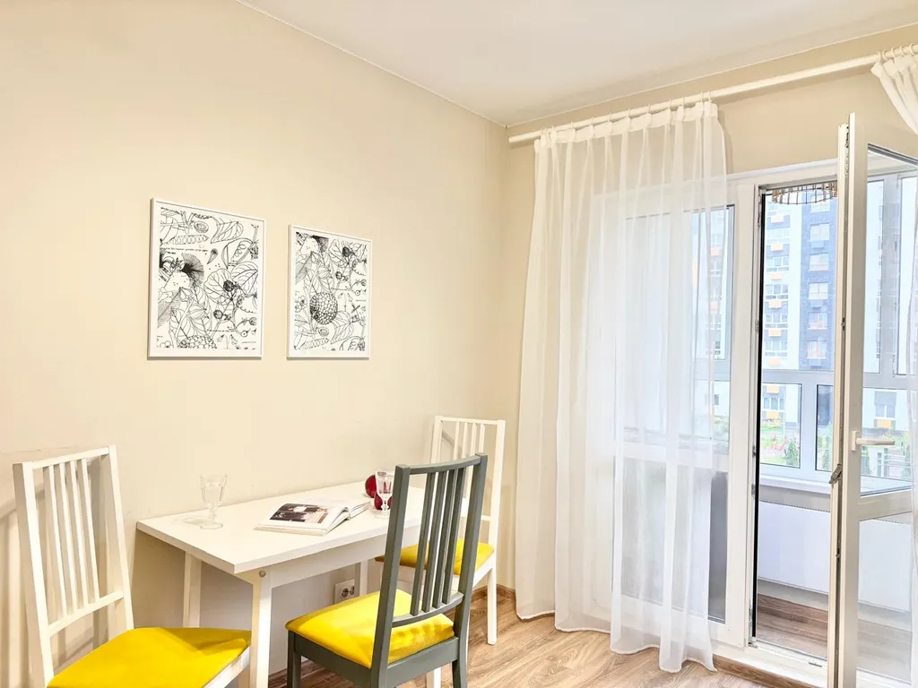 Светлая квартира с балконом