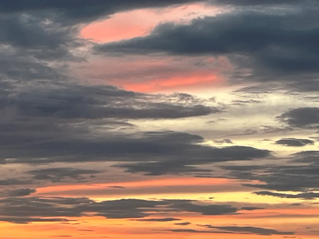 Дом в горах с видом на реку