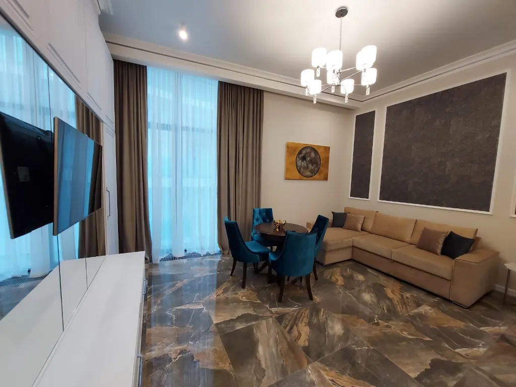 Апартамент в престижном доме на первой береговой линии