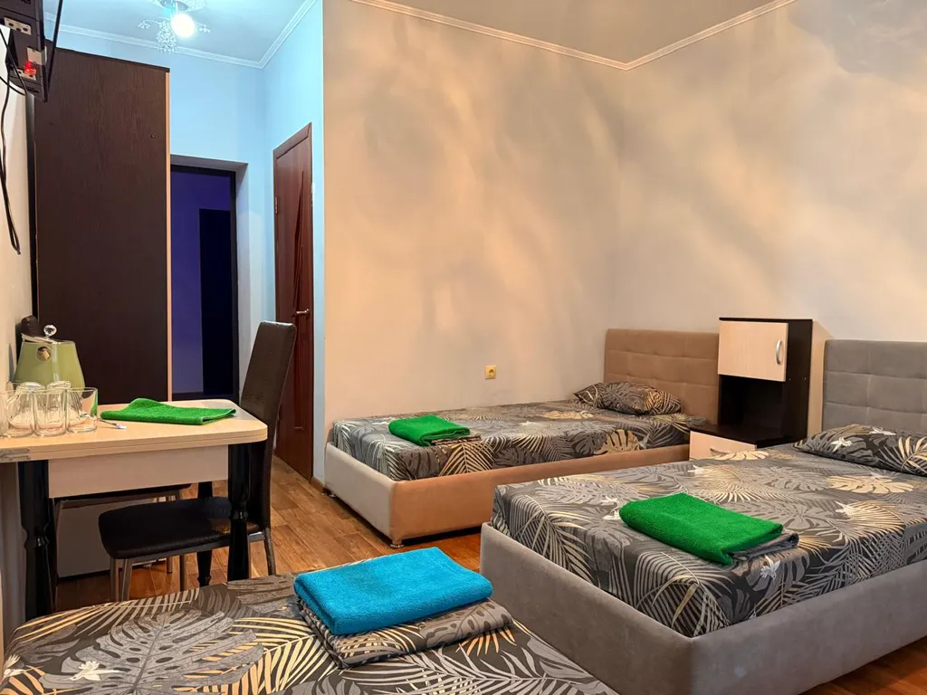 Четырехместный номер с 4-мя односпальными кроватями