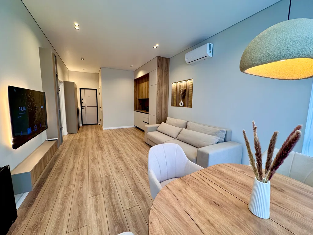 Новая квартира в центре с панорамным окном и завораживающим видом