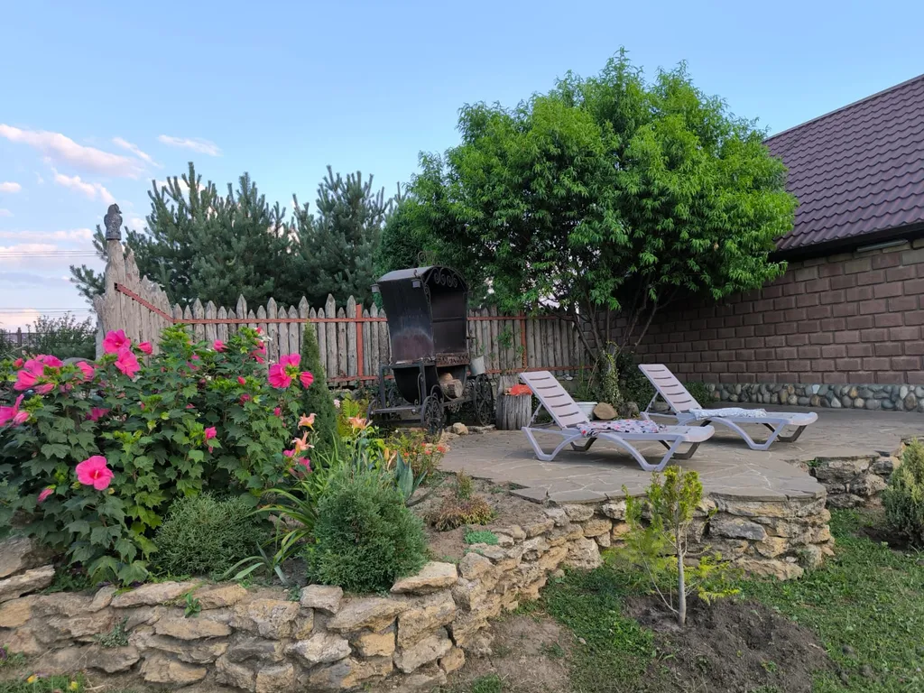 Дом у пруда