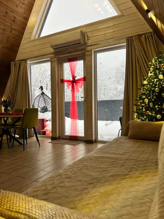 Уютный А-frame коттедж в зеленой части города