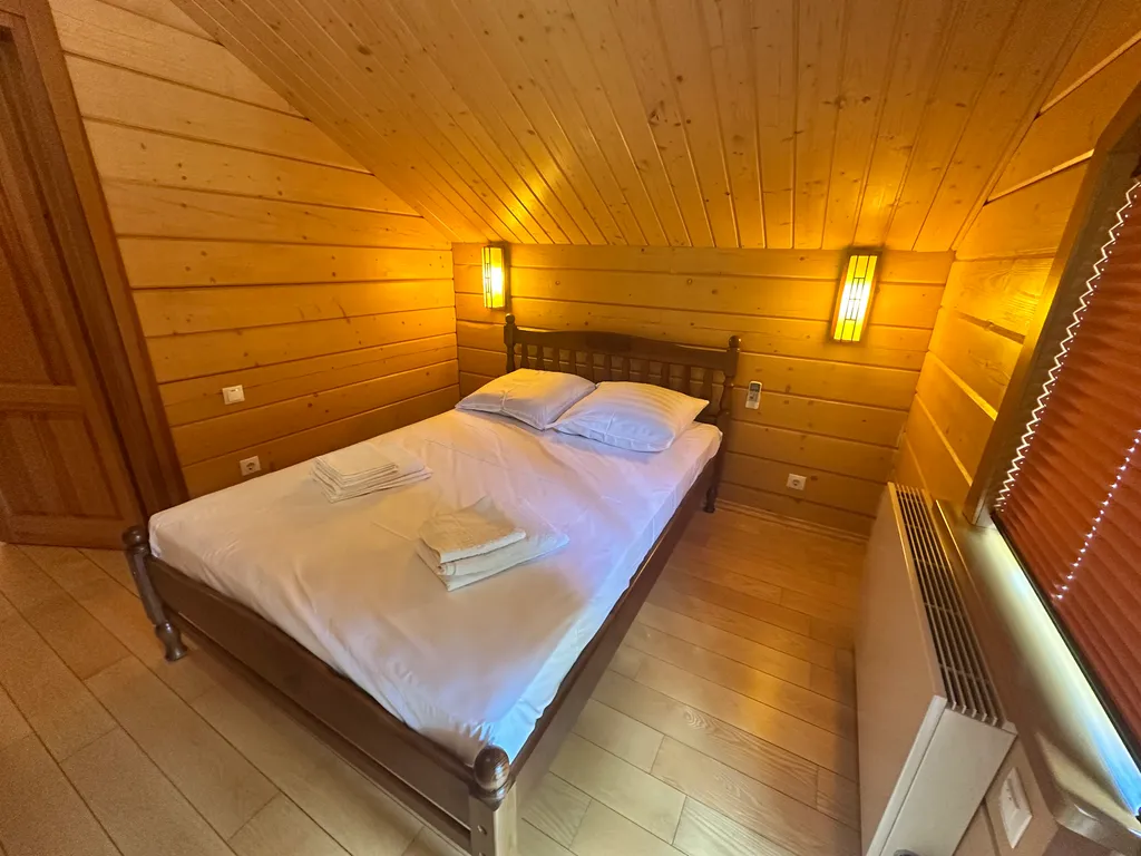 Деревянный дом с приватной территорией