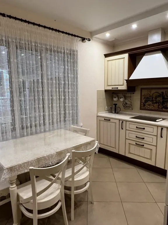 Таунхаус на береговой линии песчаного пляжа с бассейном