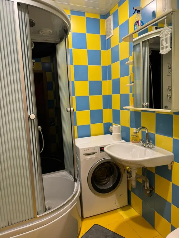 Квартира рядом с Форумом, Областная больница во дворе