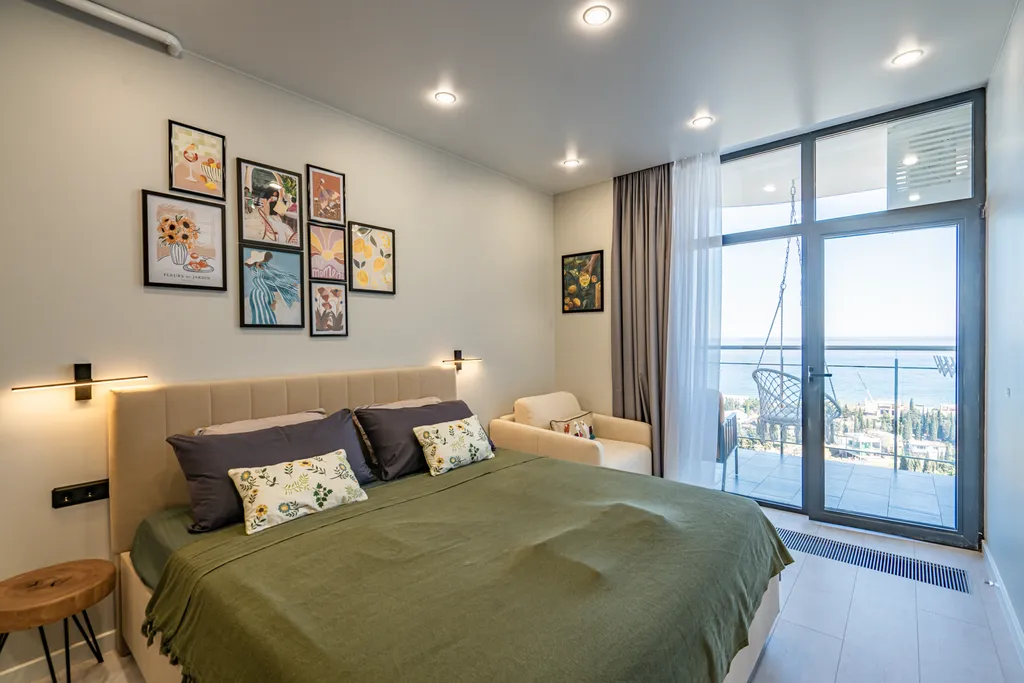 Квартира Дизайнерская студия ls-in the moment с видом на море с 11 этажа — аренда посуточно в Алушта