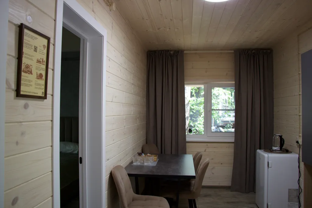 Четырехместный летний дом, Шале в лесу двухкомнатный