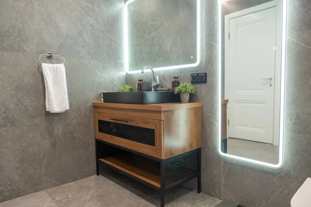 Дом на берегу лесного озера