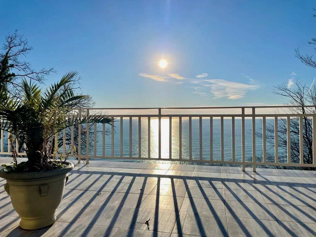 Вилла с видом на море