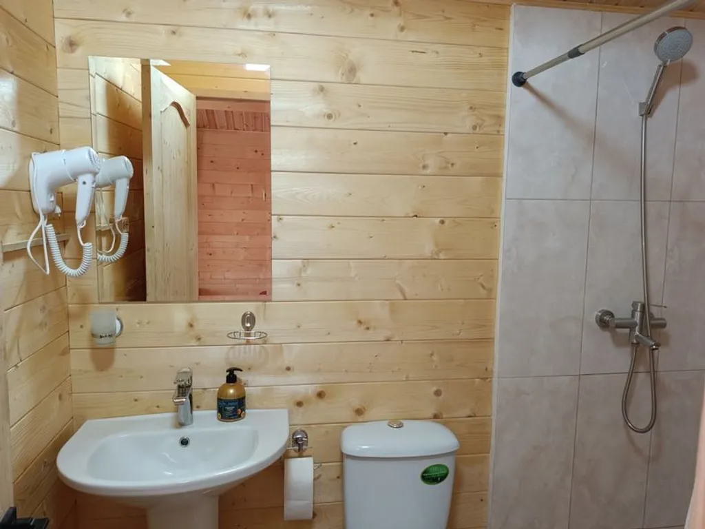 Уютный четырёхместный коттедж с удобствами