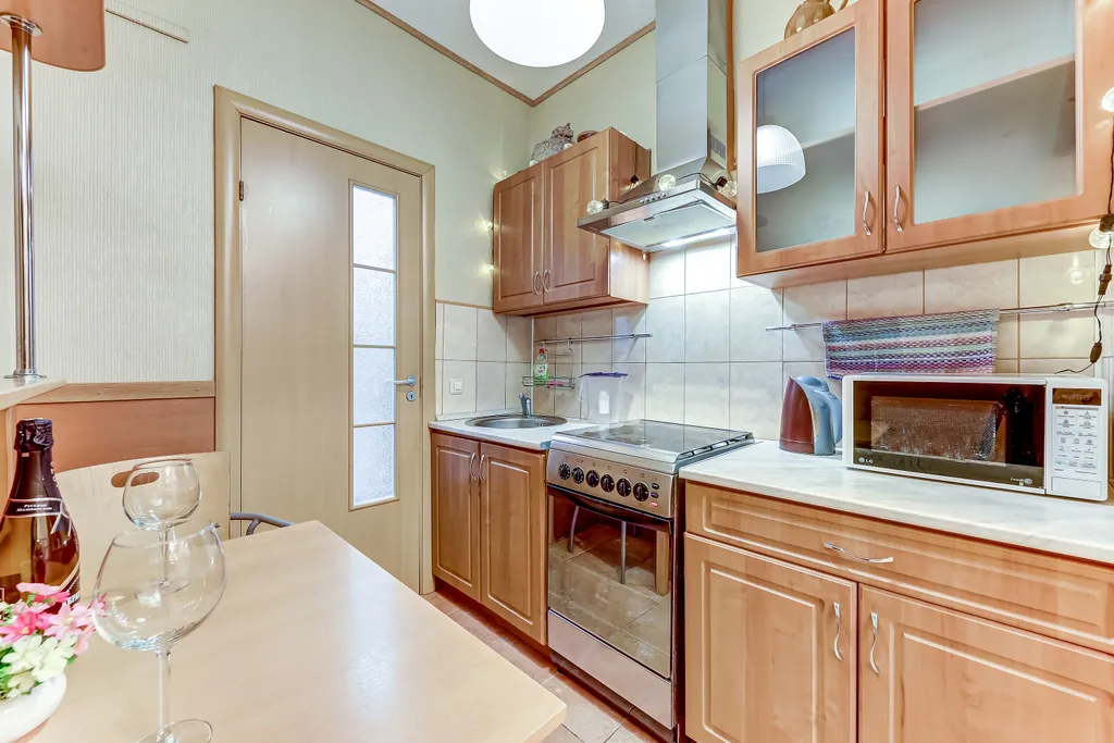 Ryss' 2BR Apt on Nevsky 136