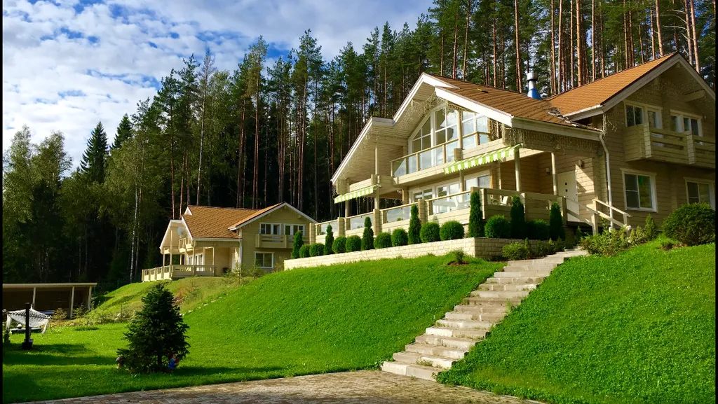 Коттедж с 5 спальнями, сауной и камином