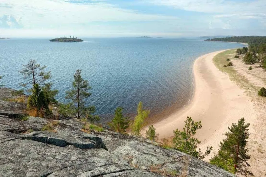 Дом в окружении заповедного леса у подножия горы Варамяки