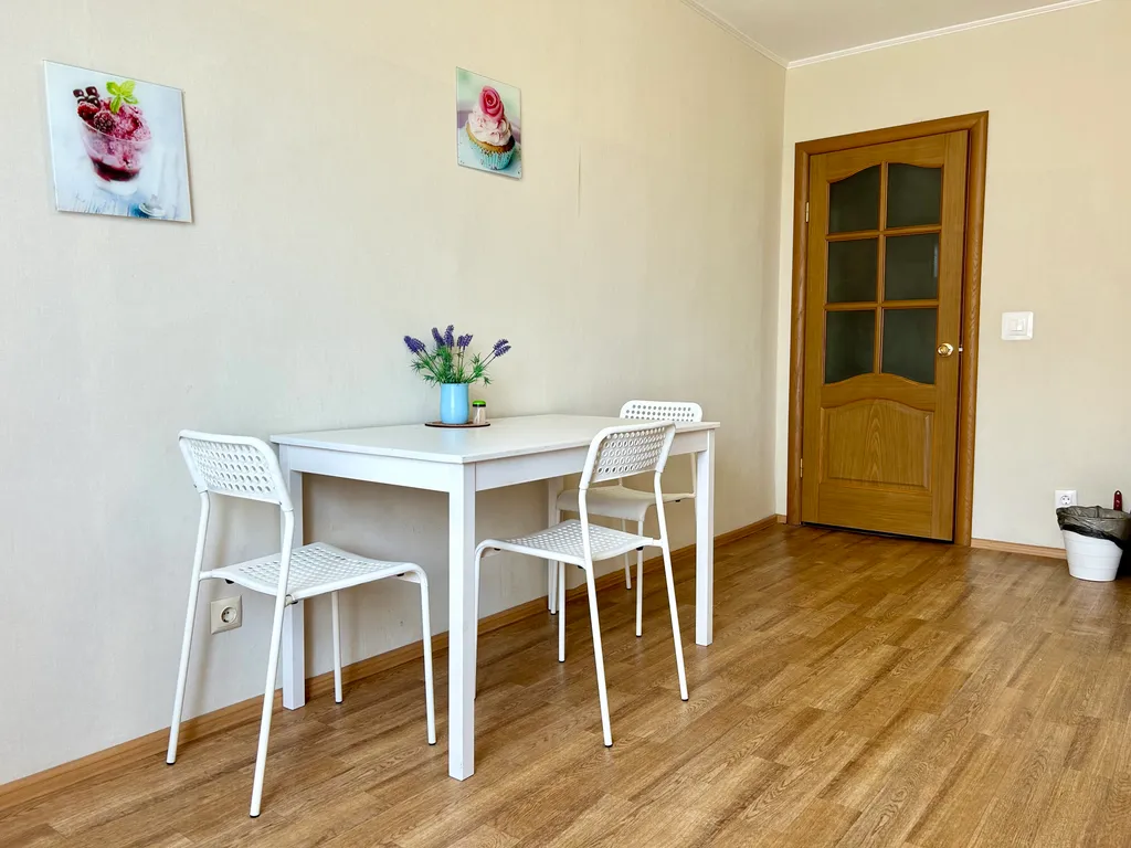 1-к квартира, 6 остановок до центра на автобусе, сквер под окнами