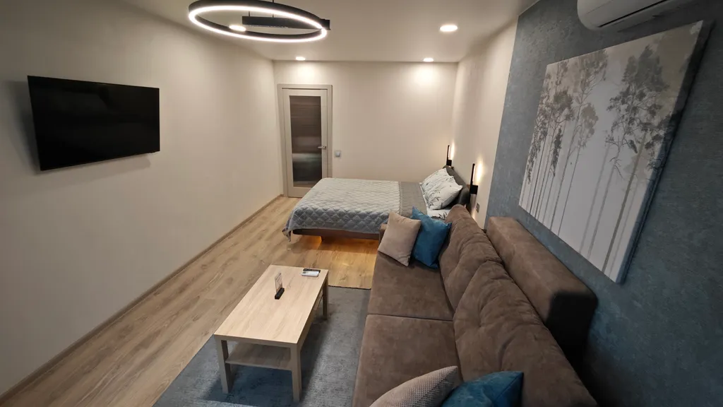 Современная однокомнатная квартира на набережной Двины