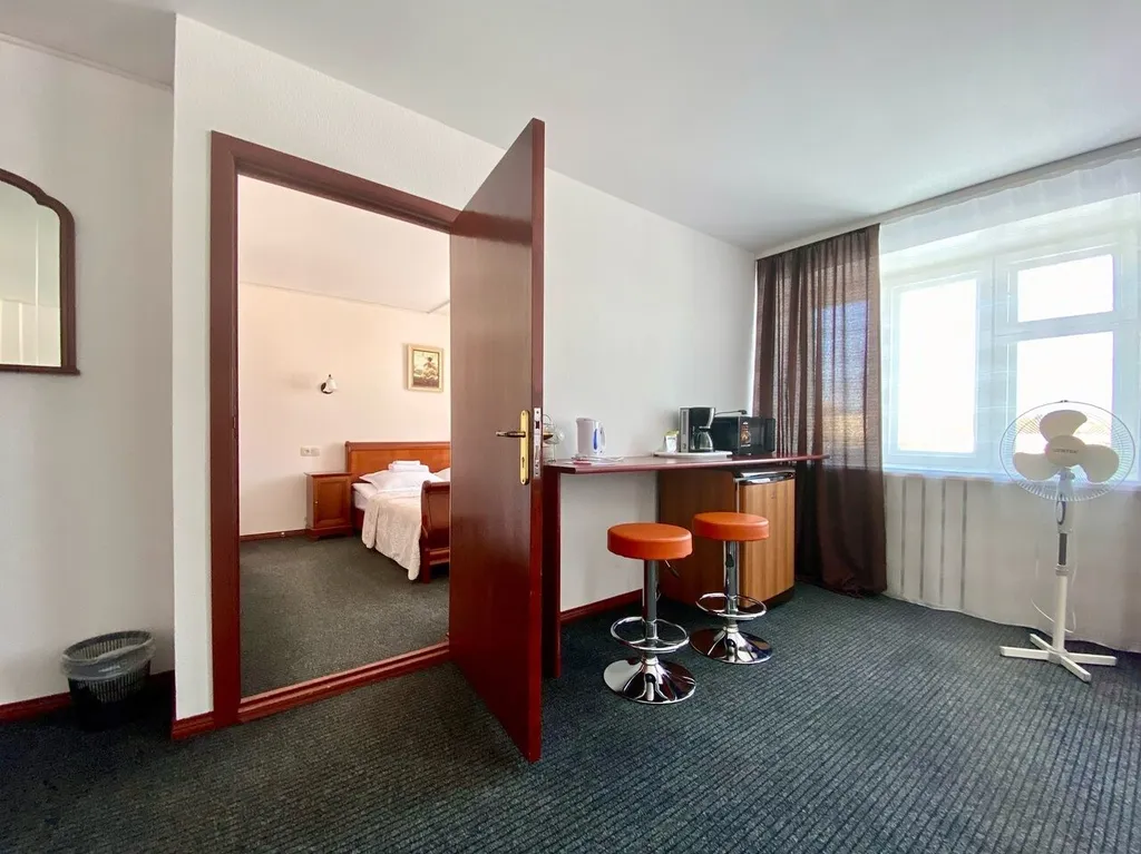 " Люкс" ( 1 двуспальная кровать)