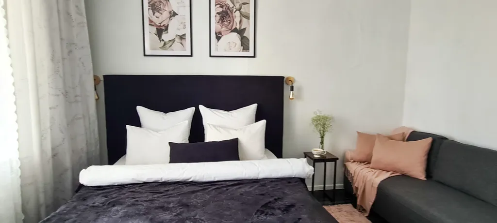 Квартира с большой кроватью, балконом и оплаченными кинотеатрами — аренда посуточно в Новый Уренгой