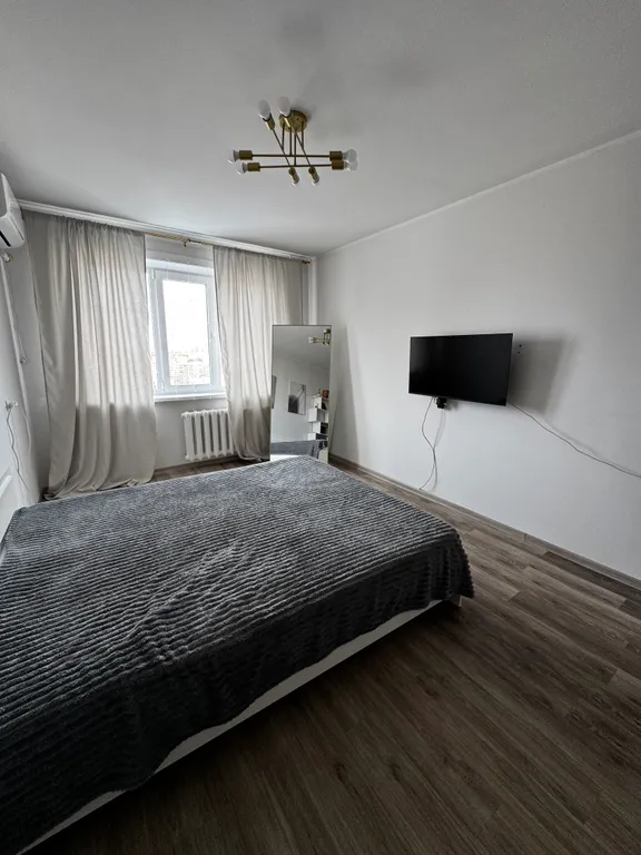 Стильная двушка в сердце города! Рядом набережная и Броско Молл