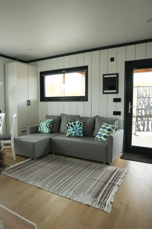 Коттедж Уютный глэмпинг для компании (6 отдельных домиков + территория) — Конаково