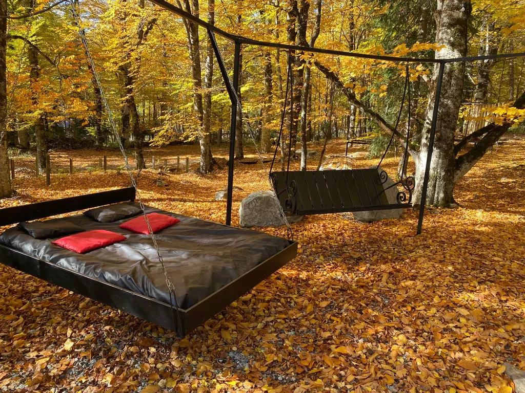 Уютный домик в чаще леса