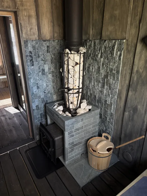 Дом и юрта на Валдае