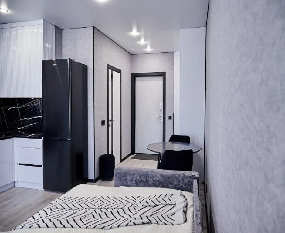 Современная студия с новым дизайнерским ремонтом