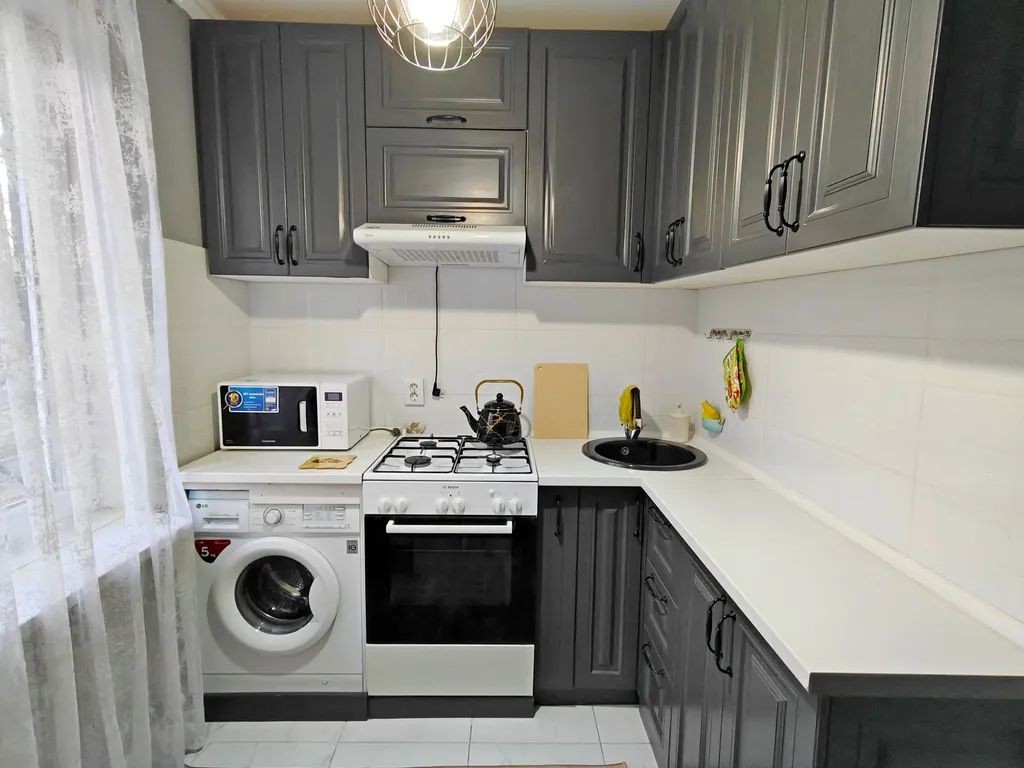 2-комнатная квартира на 1 этаже рядом с ТРЦ MEGA, парком и речкой